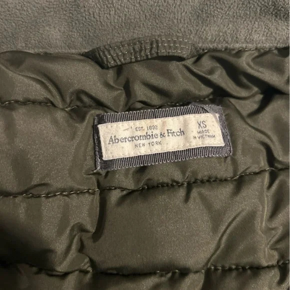 Abercrombie & Fitch Dark Green Quilted Vest - Picture 4 of 4